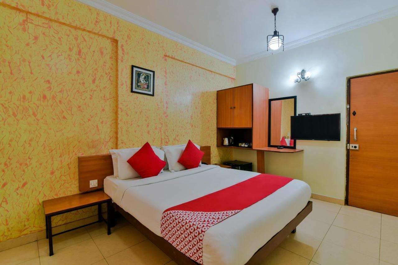 Hotel Manoshanti Панаджи Экстерьер фото